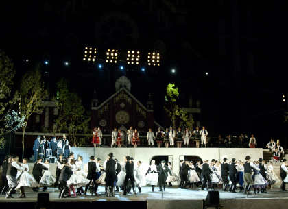 Hegyen-völgyön lakodalom