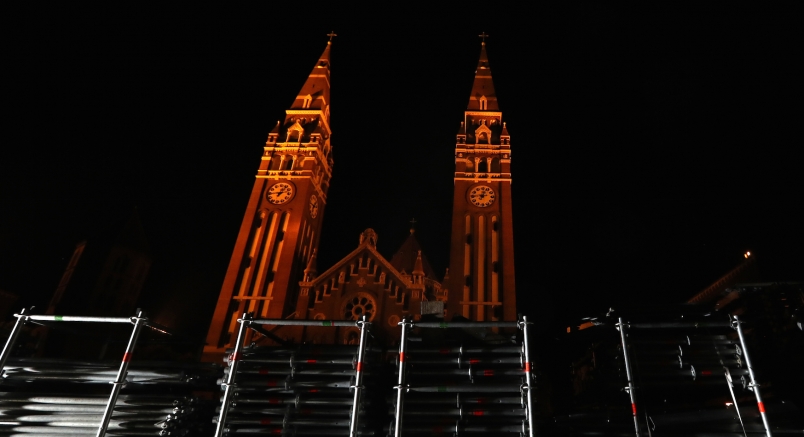 Három hét alatt épül fel az ország legnagyobb színháza