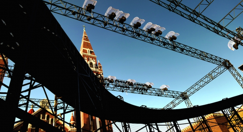 Plusz előadást hirdettek az Apáca Show-ból