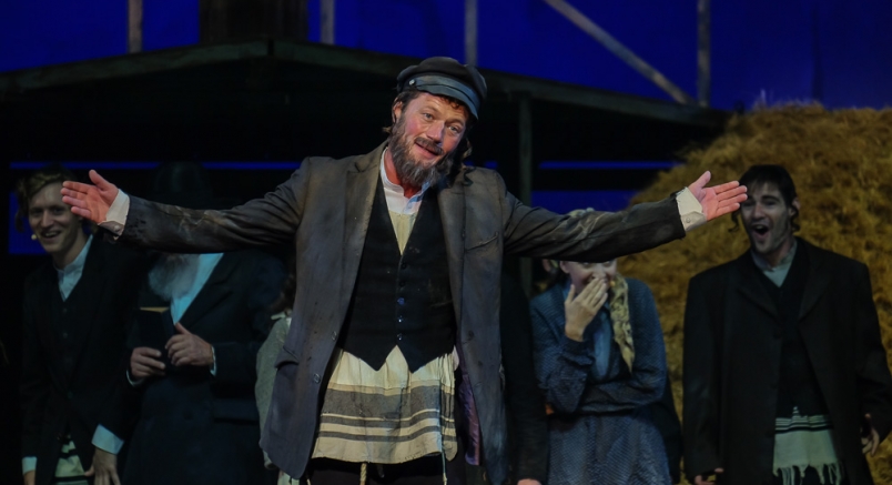 Plusz előadás a Hegedűs a háztetőnből