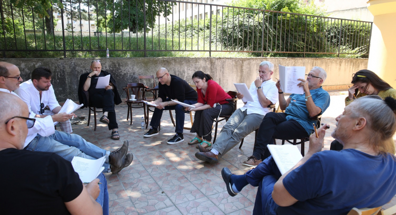 Már próbál a Dóm téri „Akárki” Zsótér Sándorral és Hegedűs D. Gézával