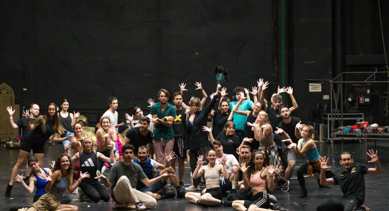 „Mi mindig hiszünk a mesékben” – újra próbál az Ezeregy éjszaka Szegeden