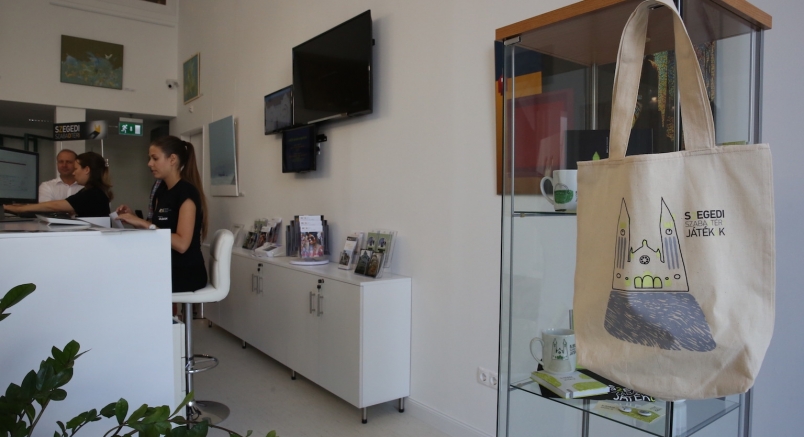 Elegáns jegyirodában várja a vásárlókat a Szegedi Szabadtéri